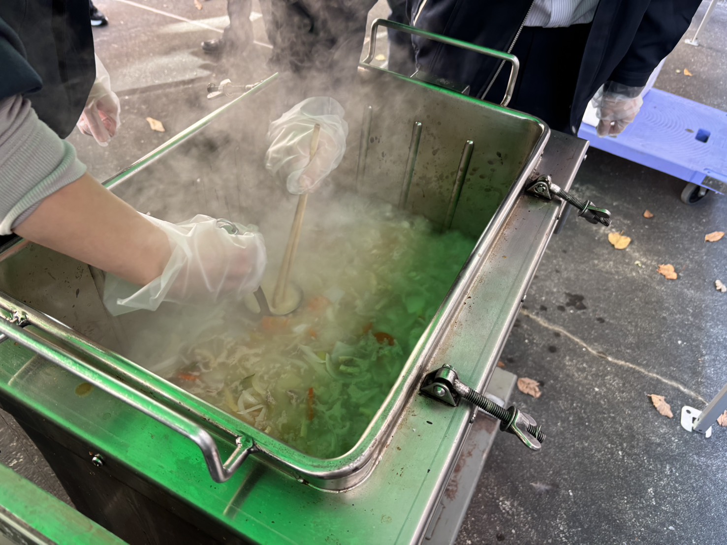 炊き出し訓練を実施しました:エイト・法人本部